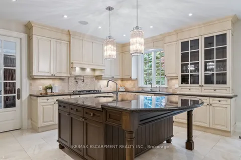 1229 Minaki Road, ON L5G 2X5