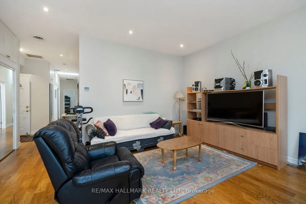 3631 Dundas Street, ON M6S 2T2