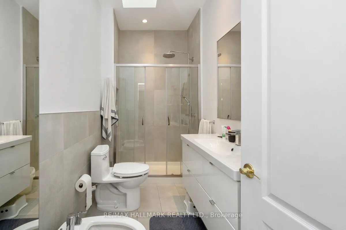 3631 Dundas Street, ON M6S 2T2