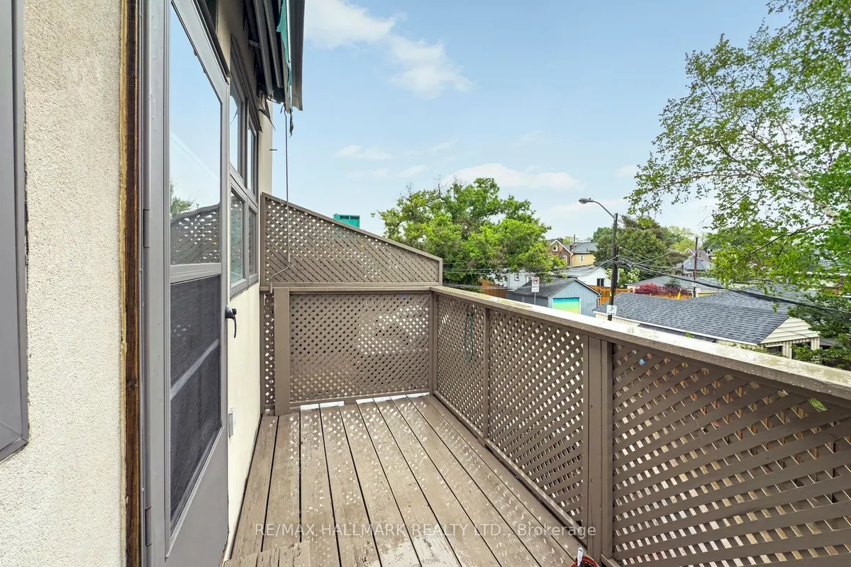 3631 Dundas Street, ON M6S 2T2