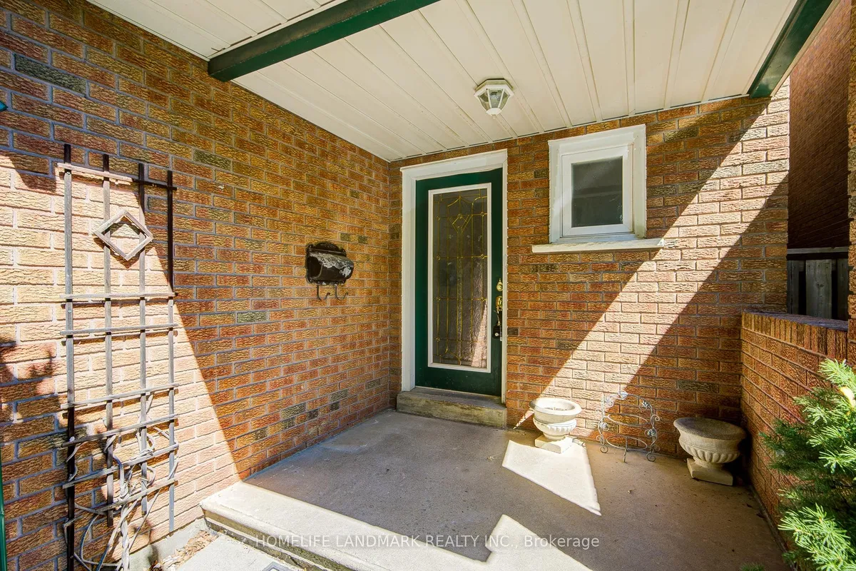 319 Hillside Drive, ON L5M 2N3