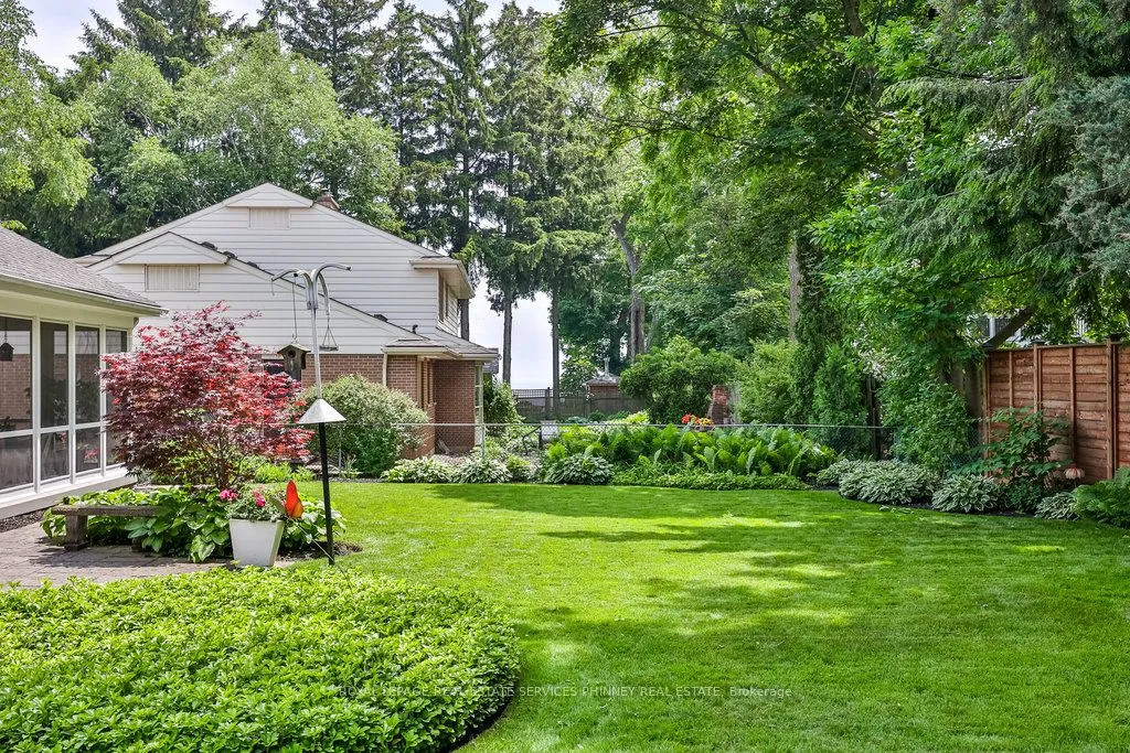 152 Breckondale Court, ON L7N 1X7