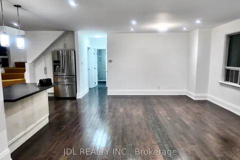 132 Edgecroft Road, ON M8Z 2C3