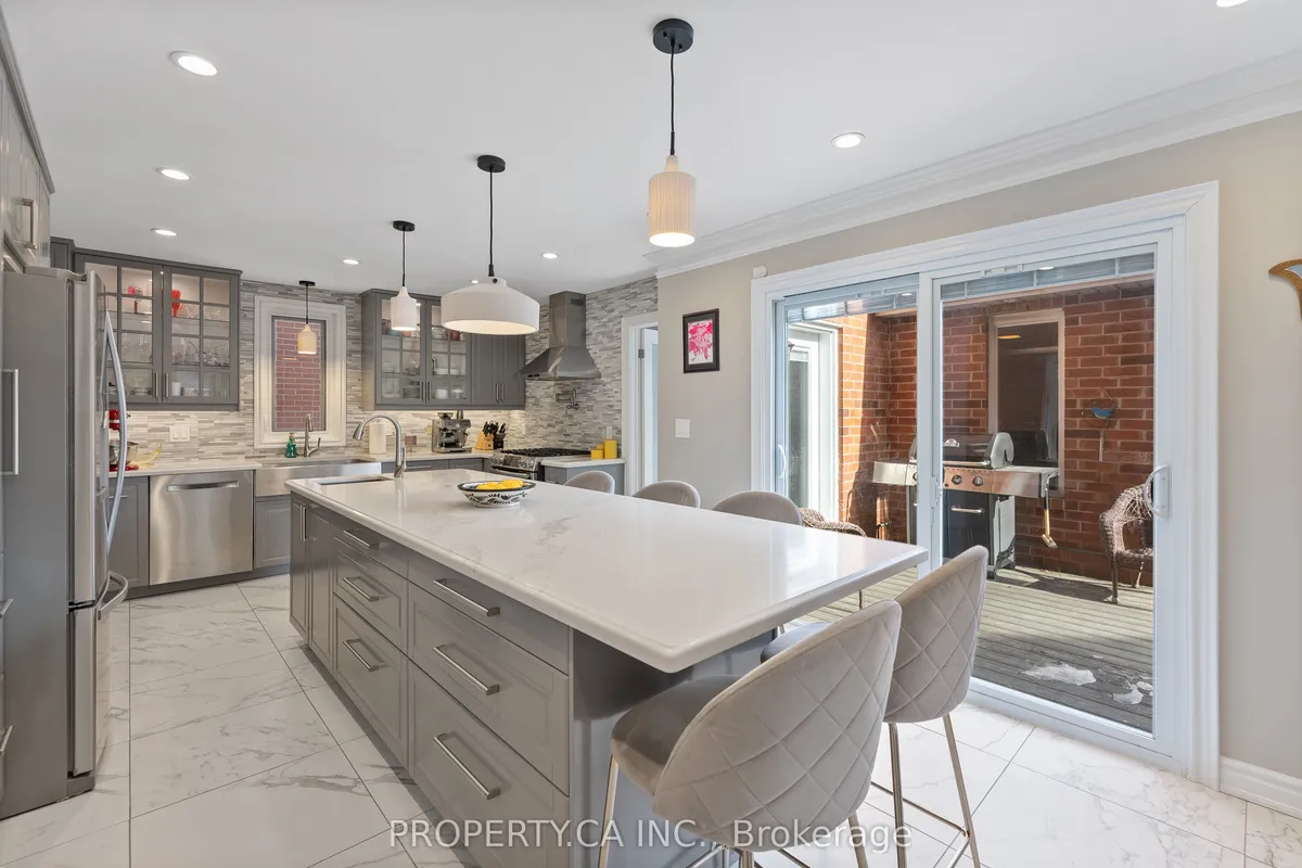 2057 Peak Place, ON L6H 5T1