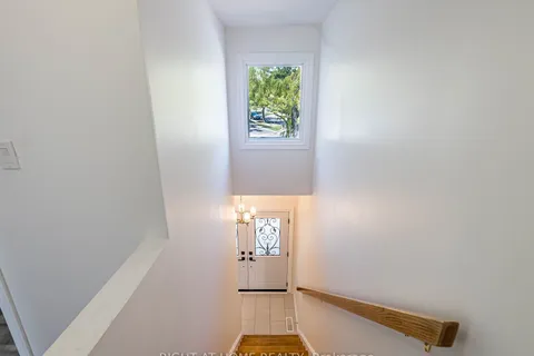 2 Giles Court, ON M9V 4C5