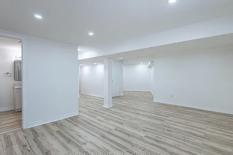 2 Giles Court, ON M9V 4C5