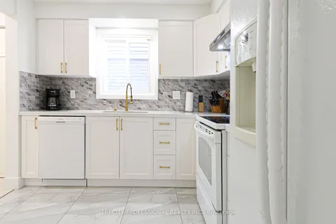 16 Mangrove Road, ON L6S 3Y1