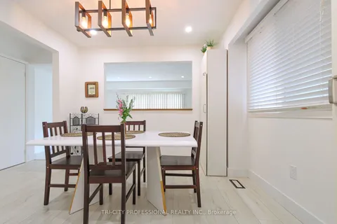 16 Mangrove Road, ON L6S 3Y1