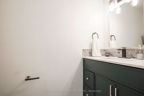 16 Mangrove Road, ON L6S 3Y1