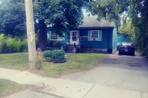 1544 Cawthra Court, ON L5G 4L3