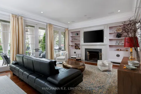 19 Graystone Gardens, ON M8Z 3C2