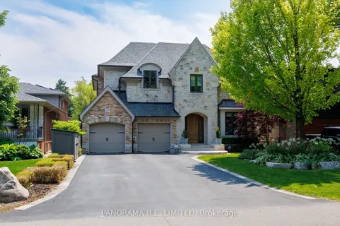 19 Graystone Gardens, ON M8Z 3C2