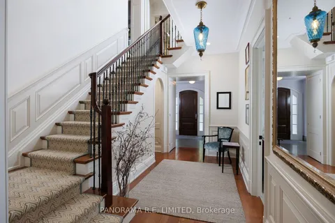 19 Graystone Gardens, ON M8Z 3C2