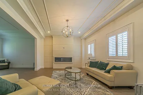 1 Hawthorn Crescent, ON L6S 1A9