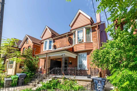 10 Burnfield Avenue, ON M6G 1Y5