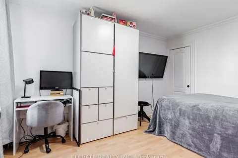 10 Burnfield Avenue, ON M6G 1Y5