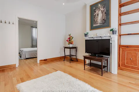 10 Burnfield Avenue, ON M6G 1Y5