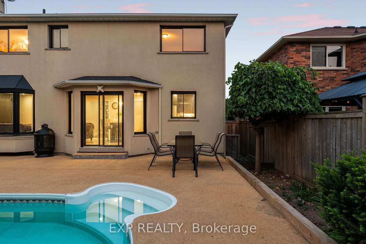 1221 Creekside Drive, ON L6H 4Y8