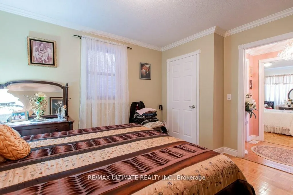 110 Aileen Avenue, ON M6M 1E9