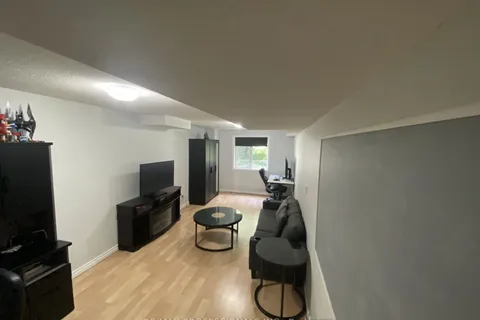 7153 Waldorf Way, ON L5N 7R3