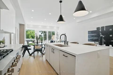 1039 Caven Street, ON L5G 4J3