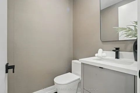 1039 Caven Street, ON L5G 4J3