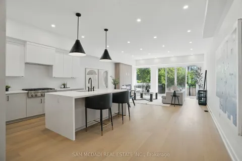 1039 Caven Street, ON L5G 4J3