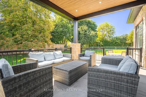 19 Maldaver Avenue, ON L5M 1W4