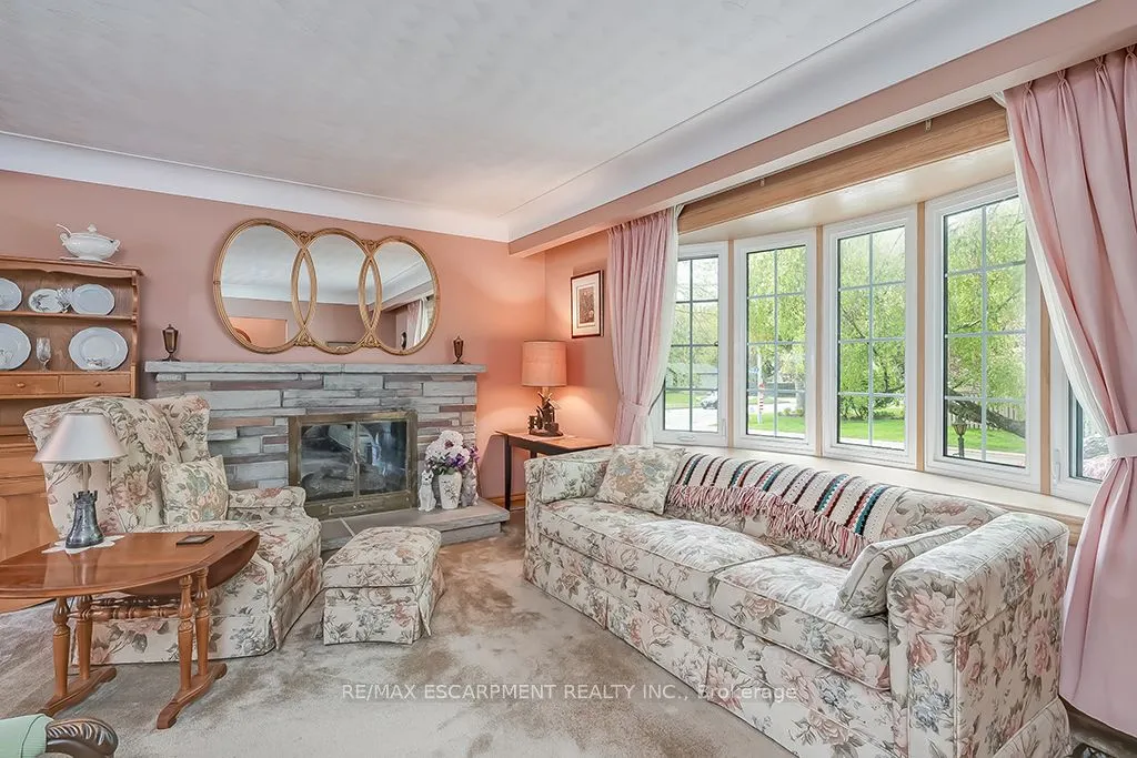 327 Strathcona Drive, ON L7L 2E2