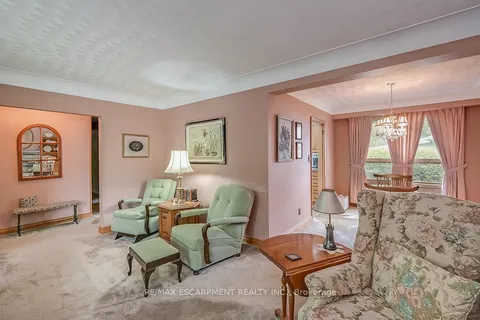 327 Strathcona Drive, ON L7L 2E2