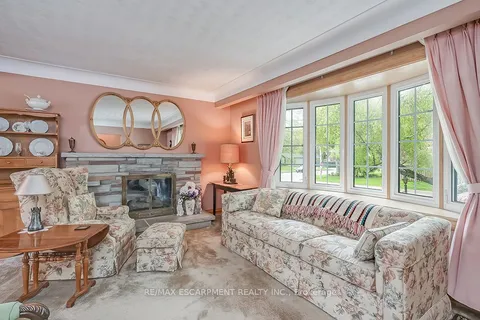 327 Strathcona Drive, ON L7L 2E2