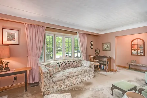 327 Strathcona Drive, ON L7L 2E2