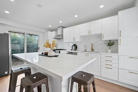 36 Shalom Crescent, ON M9V 4J4