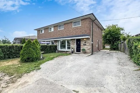 28 Navenby Crescent, ON M9L 1B2