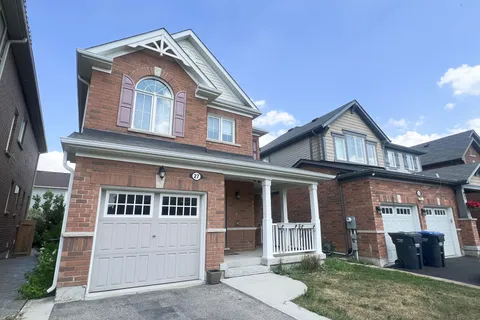 27 Leadenhall Road, ON L7A 4G4