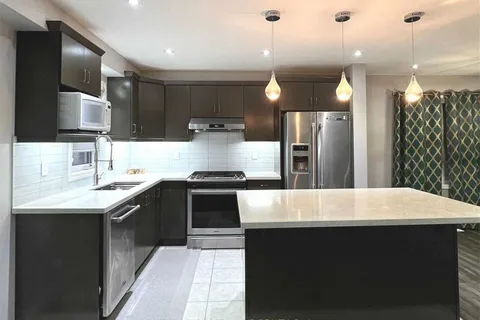 27 Leadenhall Road, ON L7A 4G4