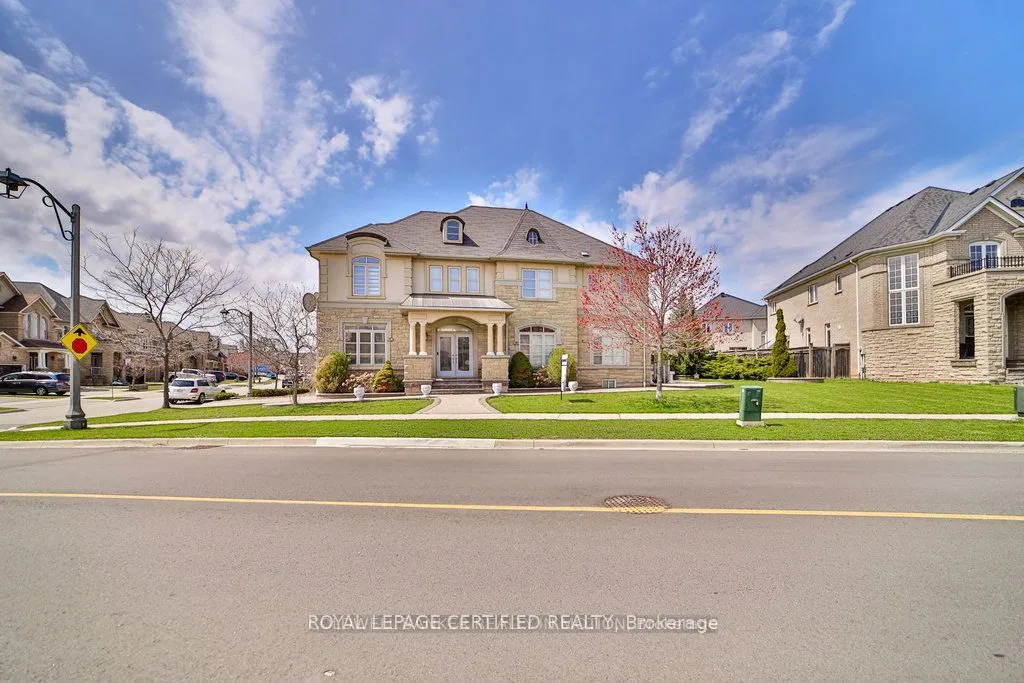 1335 Arrowhead Road, ON L6H 0B2