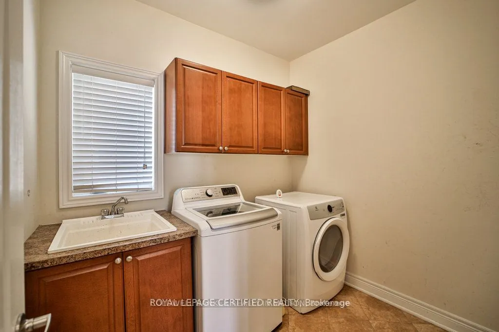 1335 Arrowhead Road, ON L6H 0B2