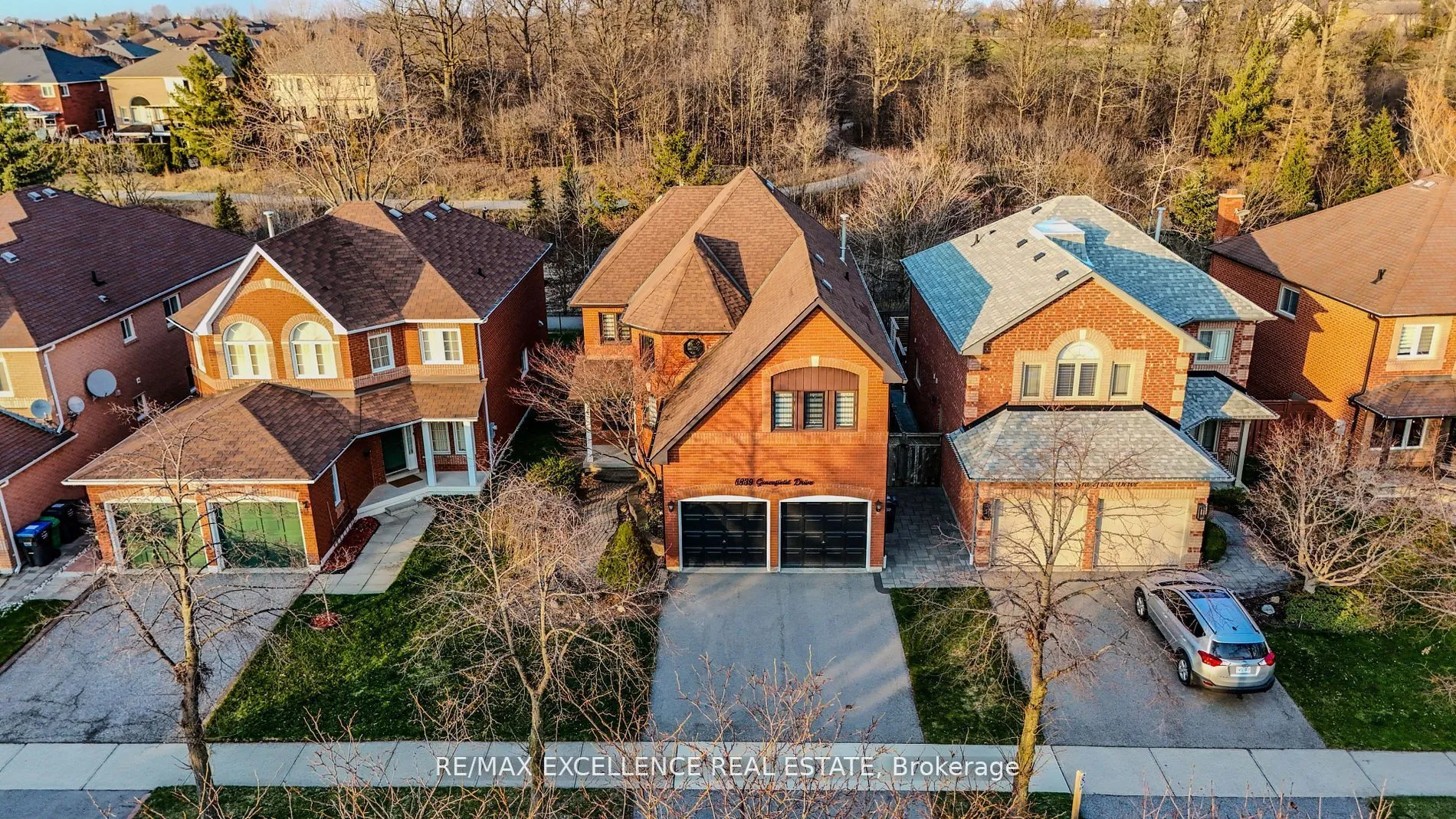 6839 Gracefield Drive, ON L5N 6T6