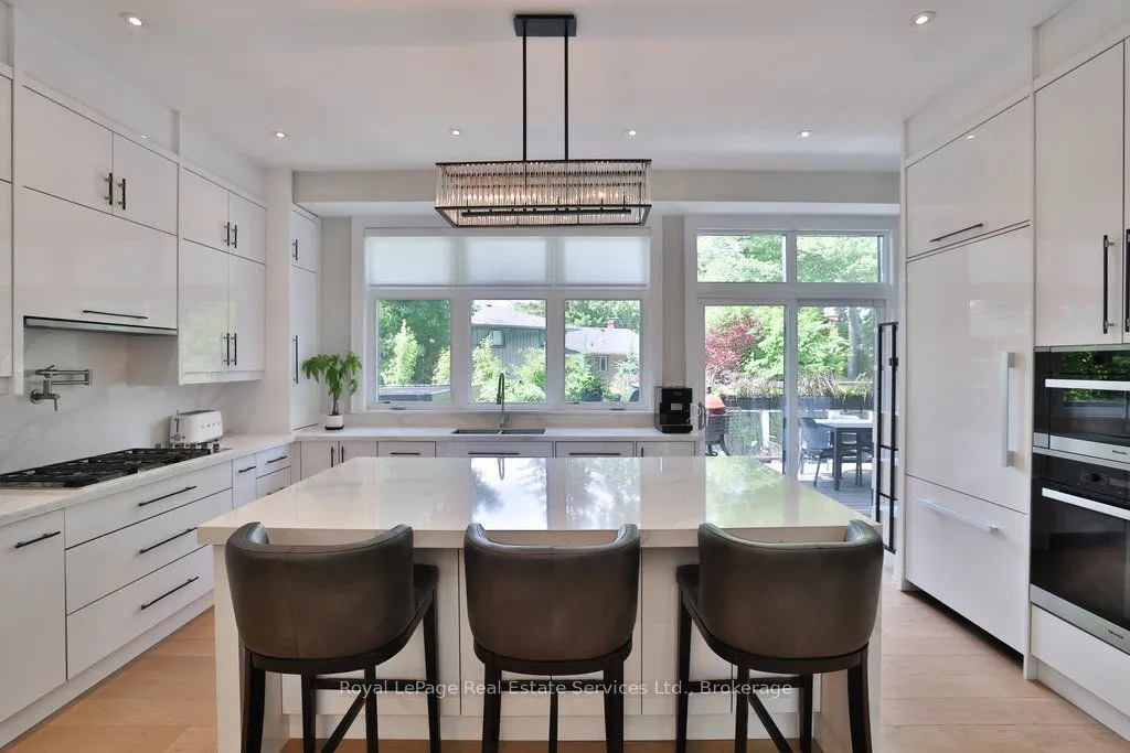 182 Charnwood Drive, ON L6J 5H1