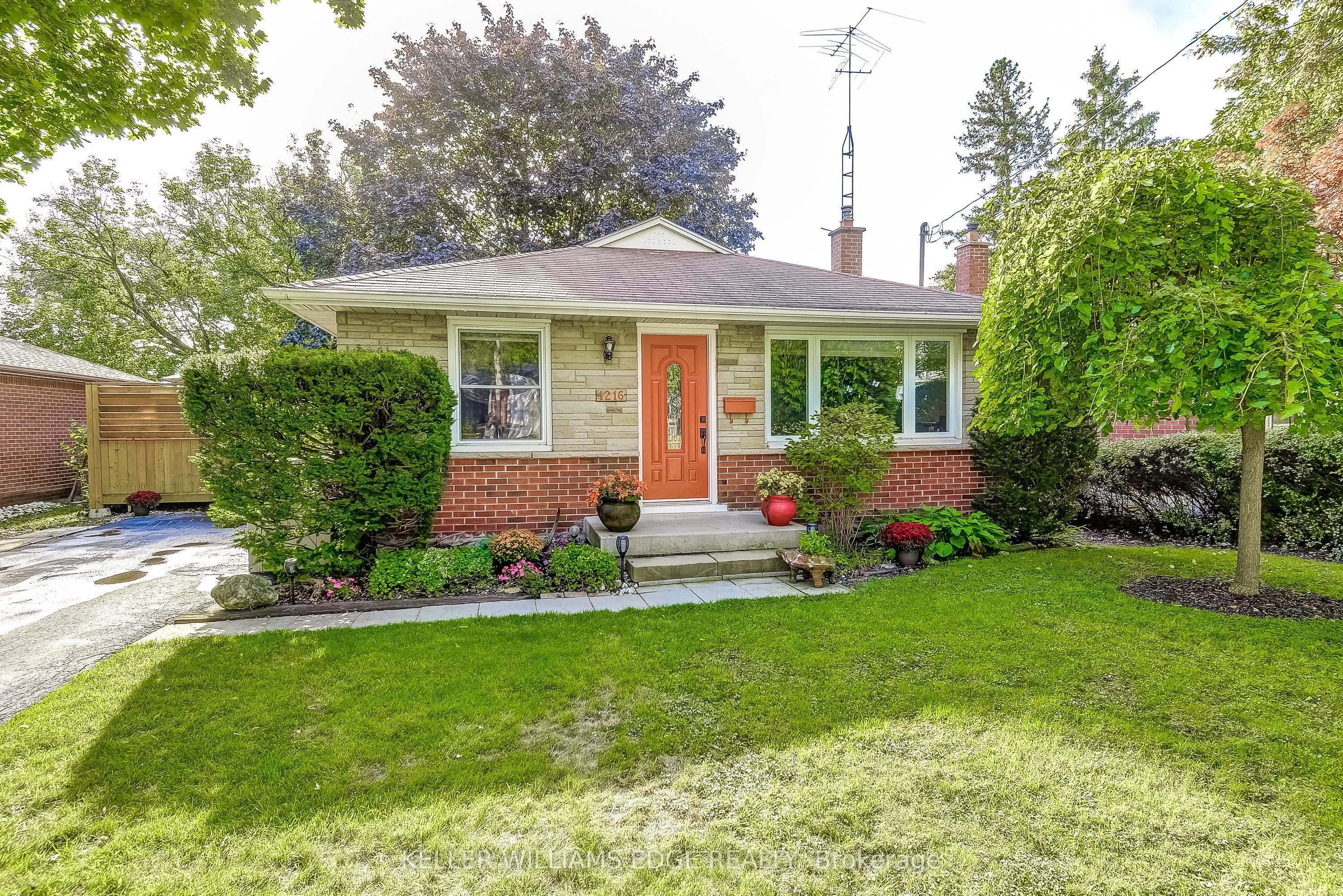 1216 De Quincy Crescent, ON L7P 1E1