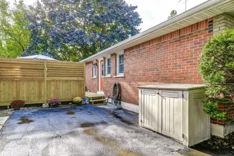 1216 De Quincy Crescent, ON L7P 1E1