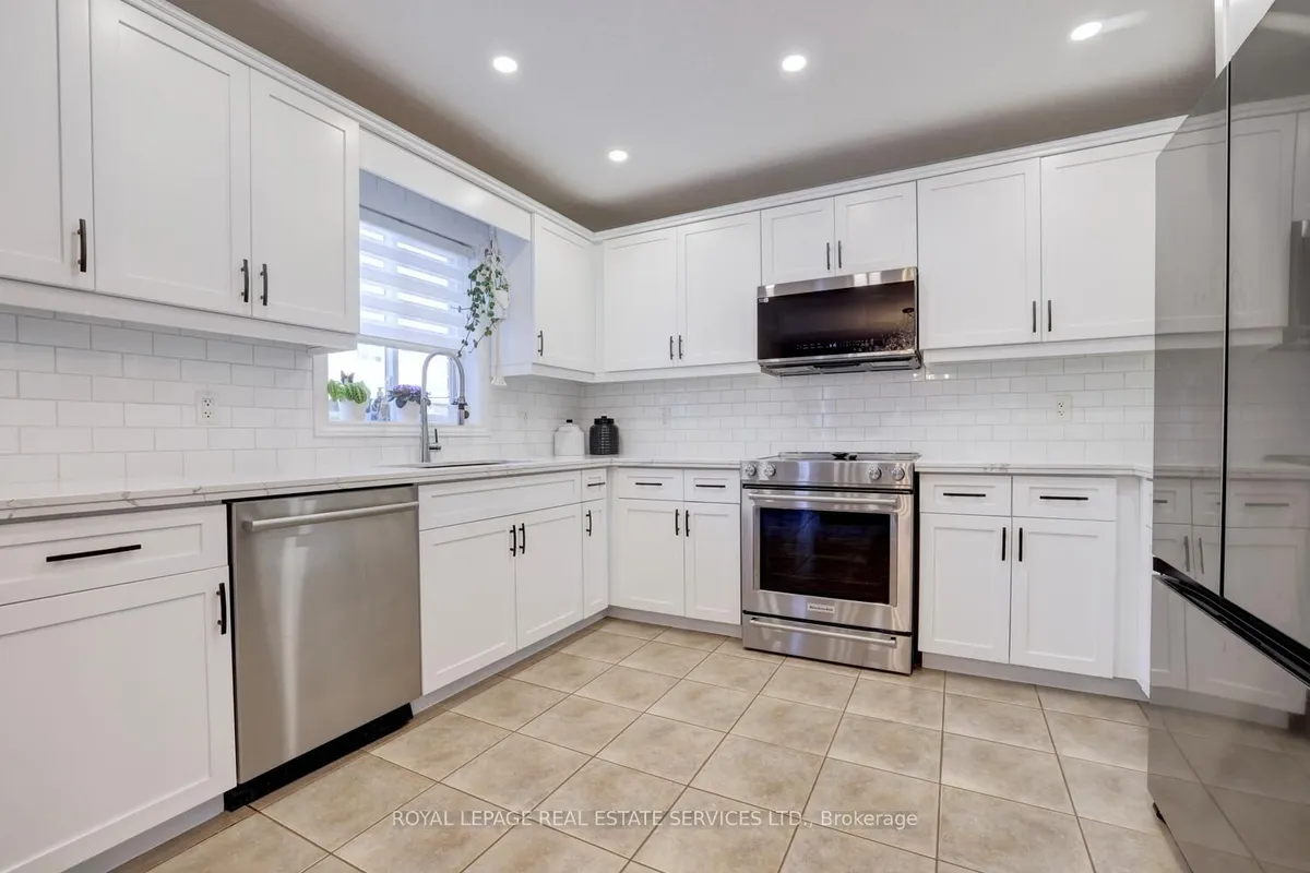 35 Aiken Crescent, ON L9W 0B2