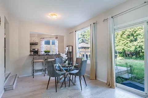 30 Longbourne Crescent, ON L6S 2R9