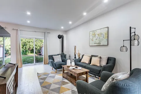 30 Longbourne Crescent, ON L6S 2R9