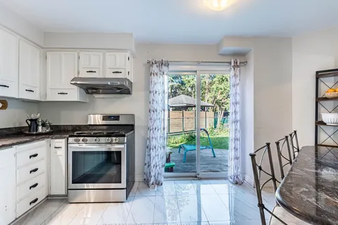 30 Longbourne Crescent, ON L6S 2R9