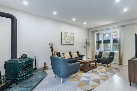 30 Longbourne Crescent, ON L6S 2R9