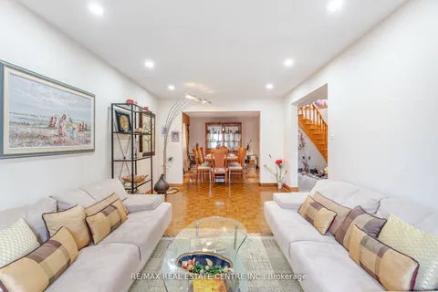 262 Boxmoor Place, ON L5B 3L4