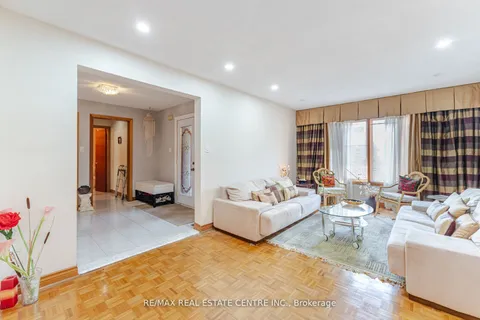 262 Boxmoor Place, ON L5B 3L4