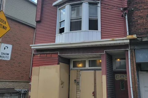 2553 Dundas Street, ON M6P 1X6